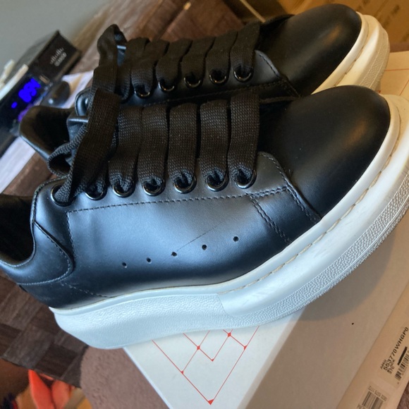 Alexander McQueen black sneaker - Picture 2 of 2